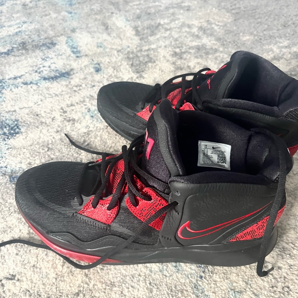 Kyrie Infinity Men size 12 Brand New